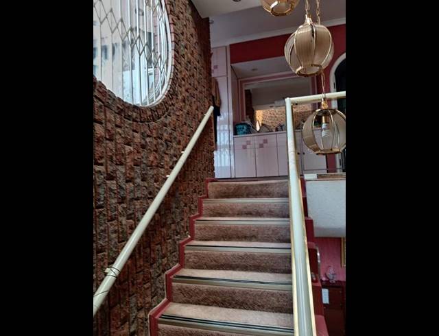 6 BEDROOM HOUSE FOR SALE IN LENASIA EXT 1